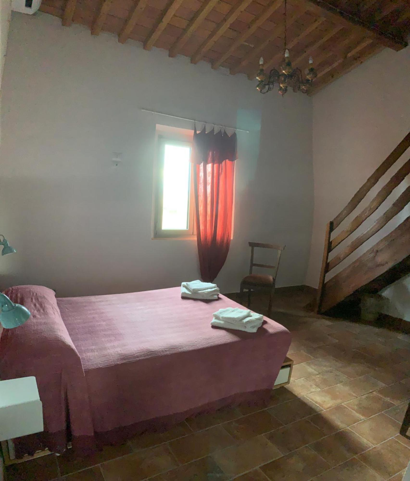 Agriturismo Fattoria Le Caprine Gambassi Terme Kültér fotó